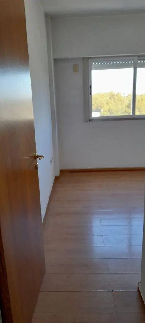 ALQUILER DEPARTAMENTO DOS AMBIENTES, CONTRAFRENTE SOBRE AVENIDA 4