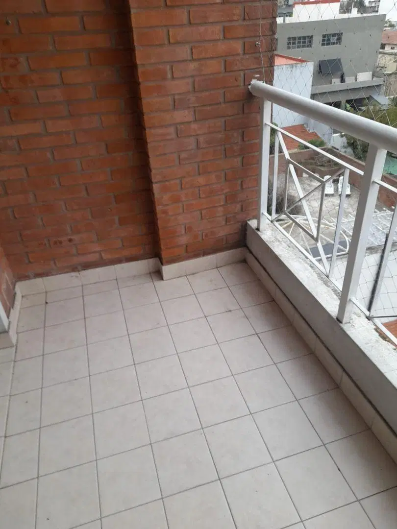 ALQUILER DEPARTAMENTO DOS AMBIENTES, CONTRAFRENTE SOBRE AVENIDA 5