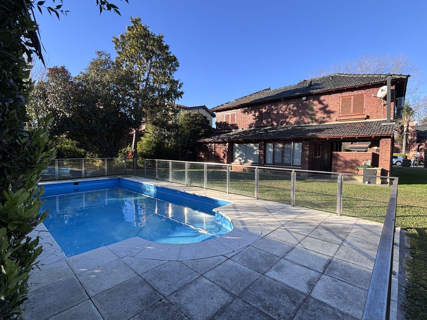 Foto de Venta de Chalet de 7 ambientes con Piscina Quincho. Lote de 510 m2, imagen 4