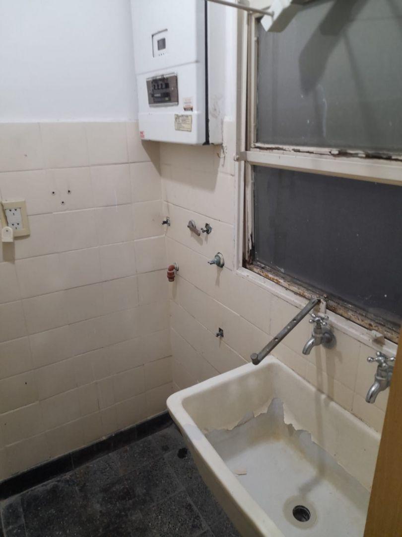 Foto de VENTA DEPARTAMENTO FLORES, DOS AMBIENTES, EXCELENTE ZONA, AMPLIO, imagen 4