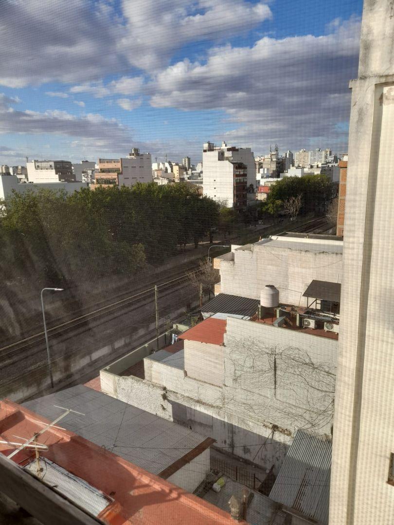 Foto de VENTA DEPTO 2 AMBIENTES EXCELENTE UBICACION ZONA COMERCIAL FLORES, imagen 4