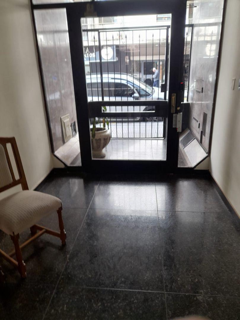 Foto de ALQUILER PISO 4 AMBIENTES CON DEPENDENCIA, COCHERA Y BALCON, imagen 3