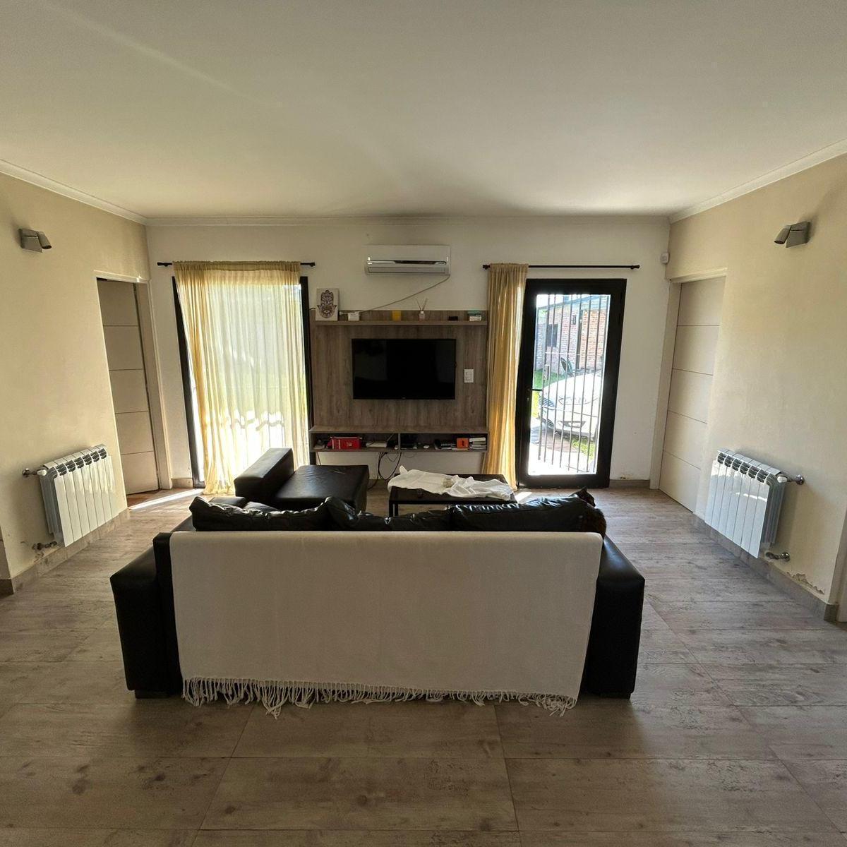 Foto de Casa con pileta en Barrio Parque Matheu, imagen 3