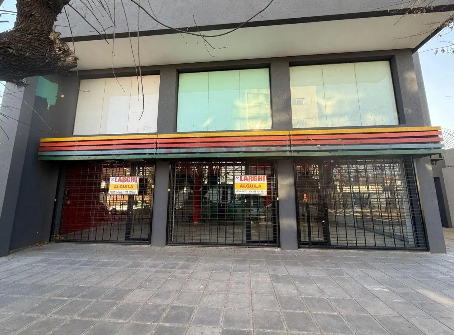Excelente local a estrenar de 244 mts2 en Escobar 1