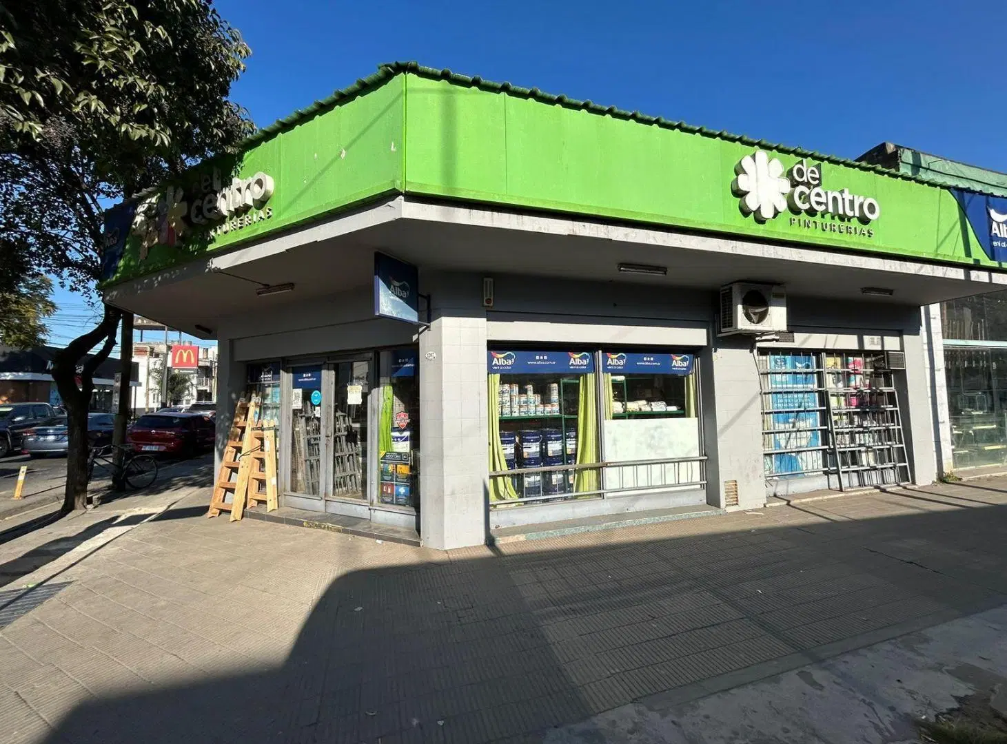Local en 25 de Mayo esquina Alberdi 2