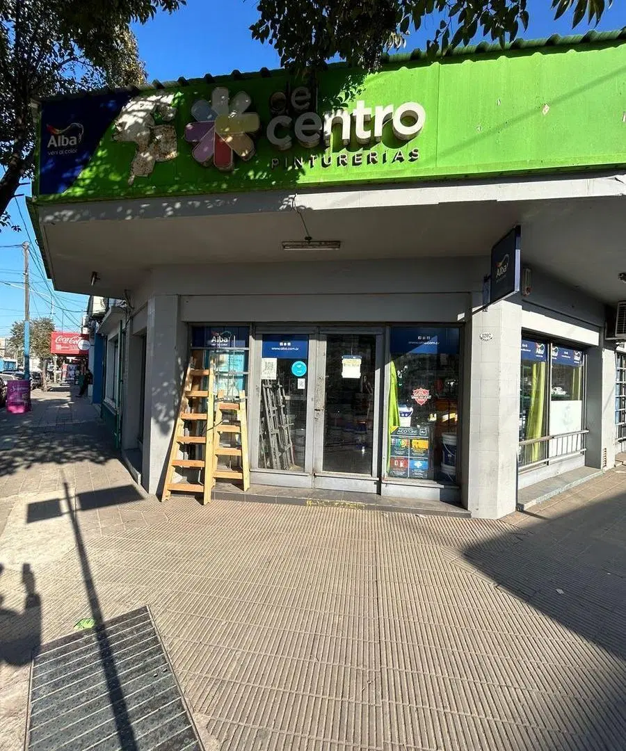 Local en 25 de Mayo esquina Alberdi 1