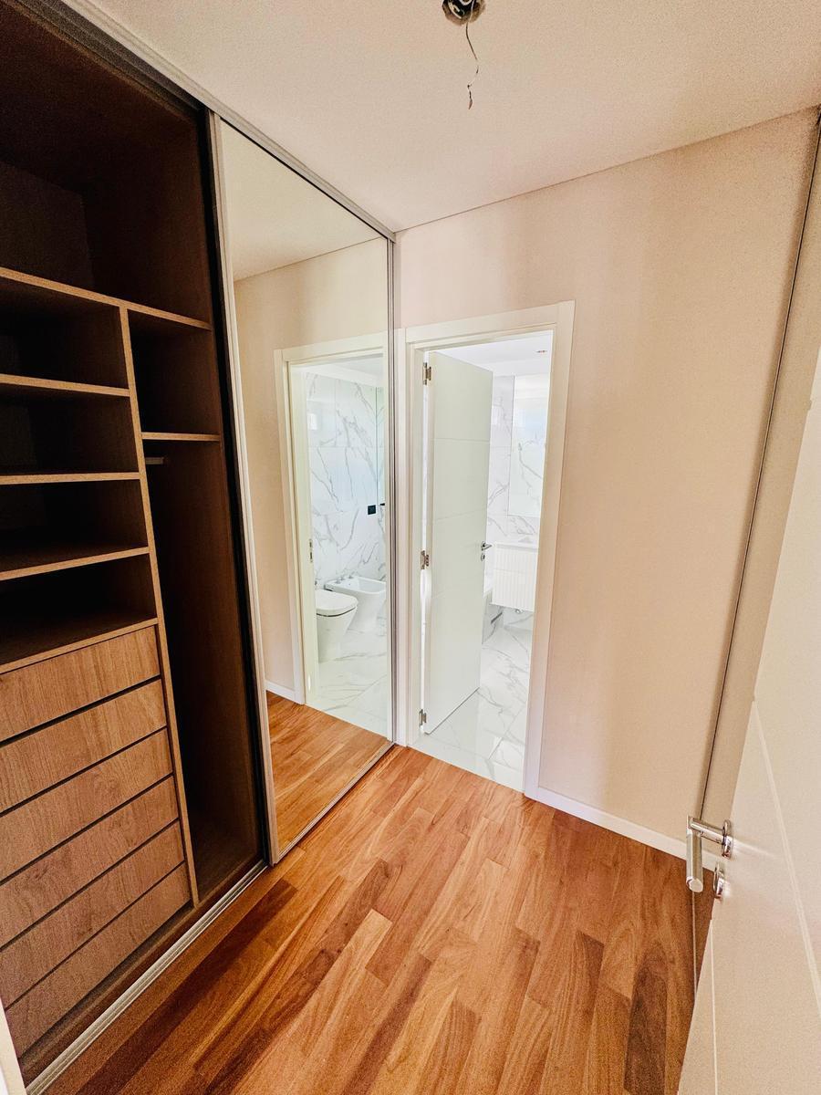 Foto de PISO EXCLUSIVO VISTA RIO, TRES DORMITORIOS Y DOS COCHERAS, imagen 2
