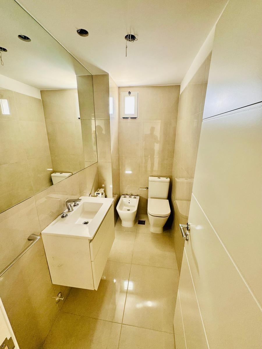 Foto de PISO EXCLUSIVO VISTA RIO, TRES DORMITORIOS Y DOS COCHERAS, imagen 5