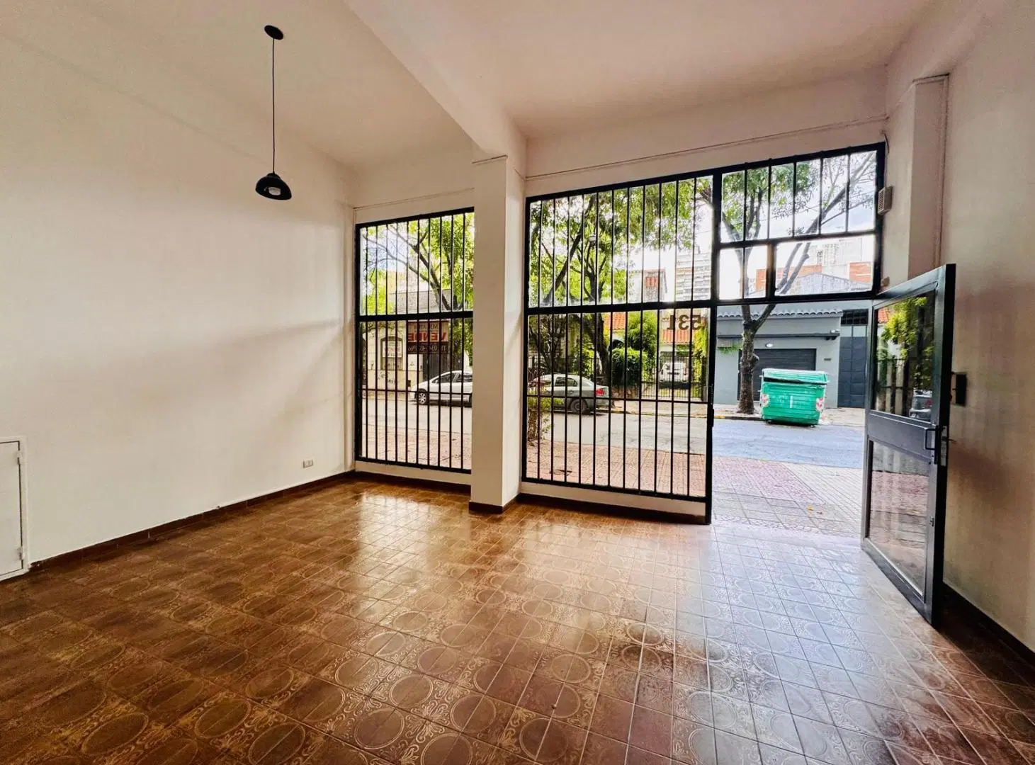 Local en venta a mtros de Av. Pellegrini 2