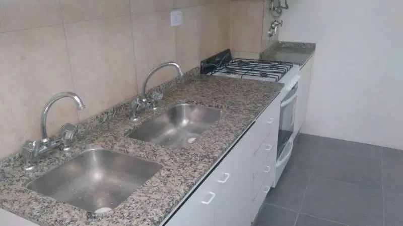 ALQUILER DEPARTAMENTO 1 DORMITORIO CENTRO A MTRS DE AV PELLEGRINI. 2