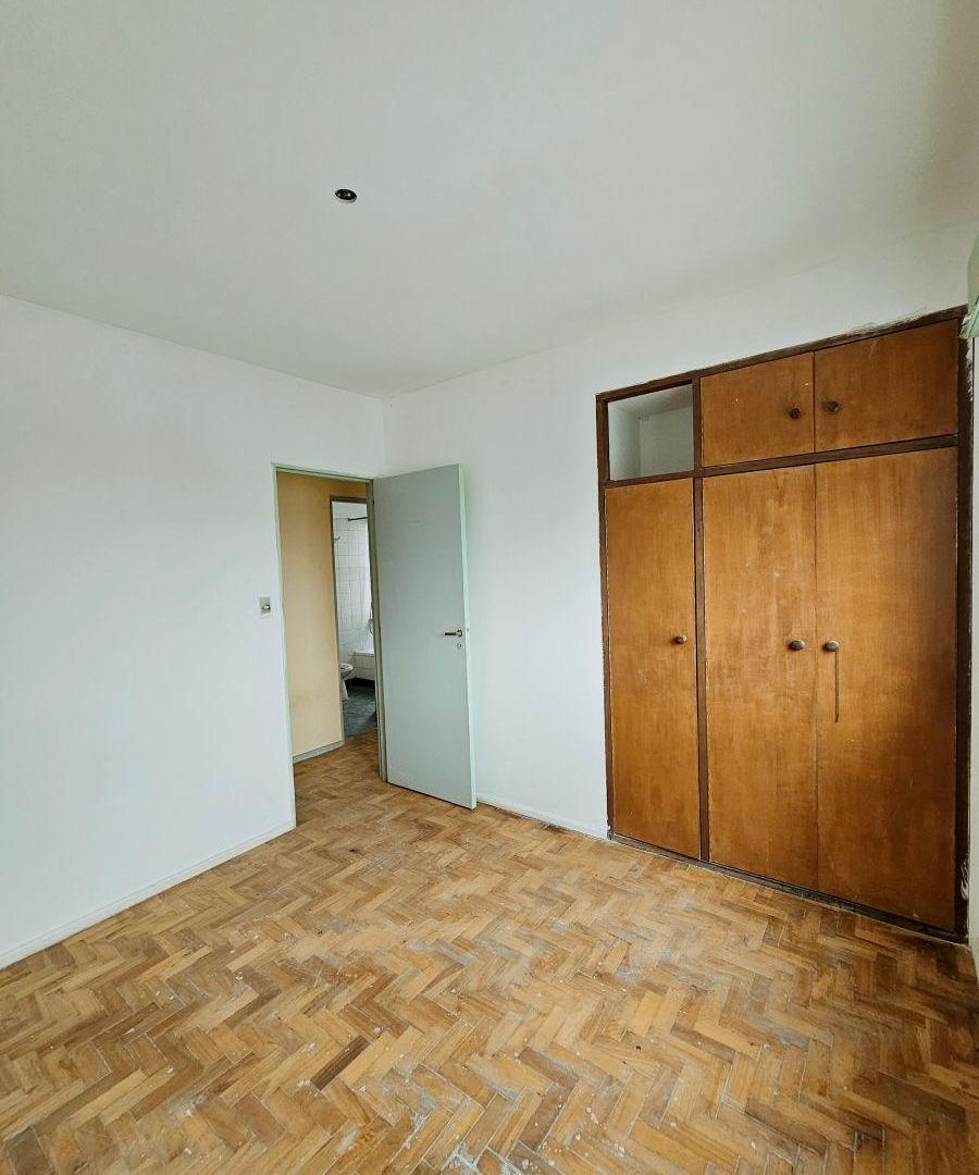 Foto de OPORTUNIDAD - Excelente tres ambientes con Cochera Fija en el corazón, imagen 3