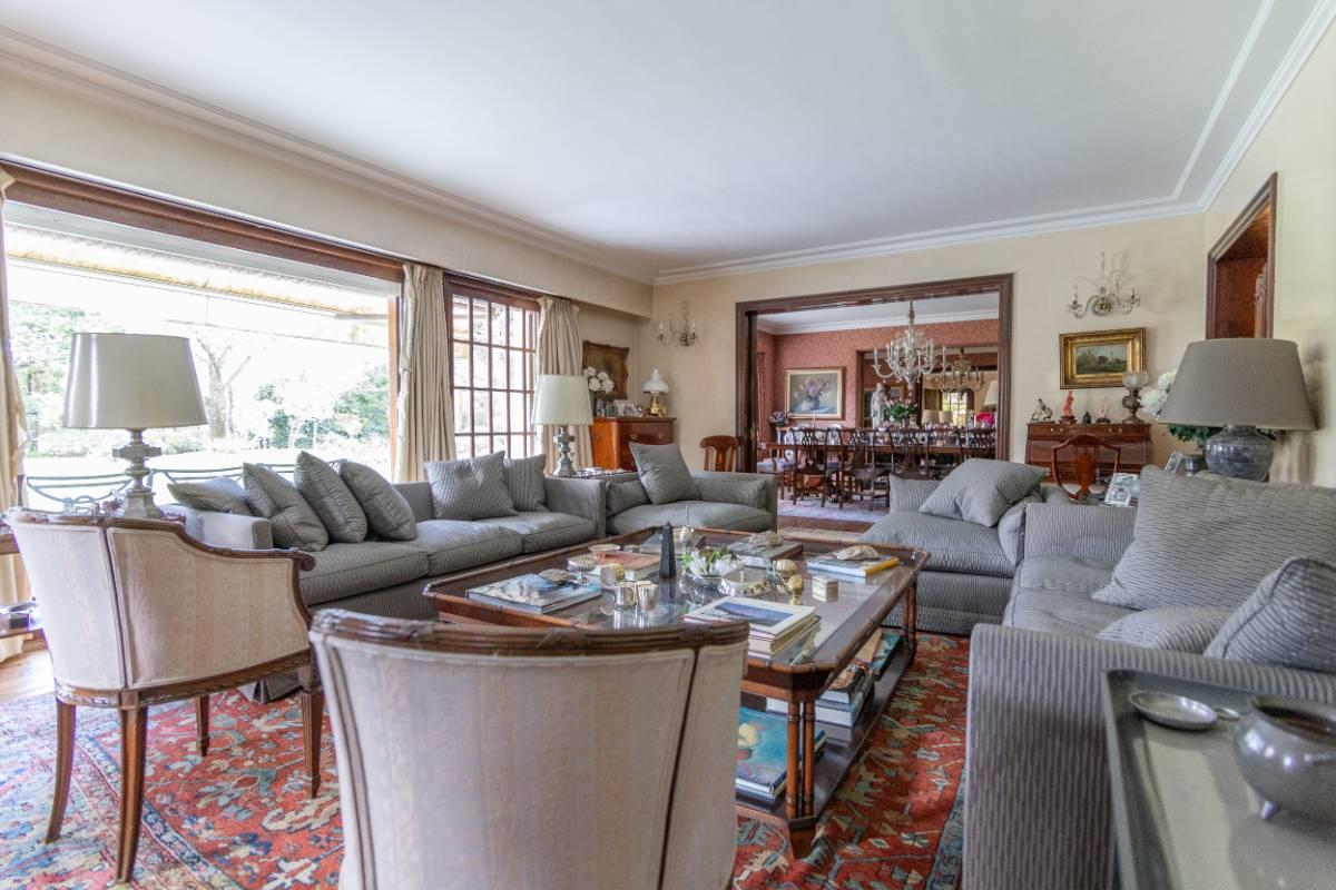 Excelente Residencia de Categoría, en Lomas de San Isidro 2