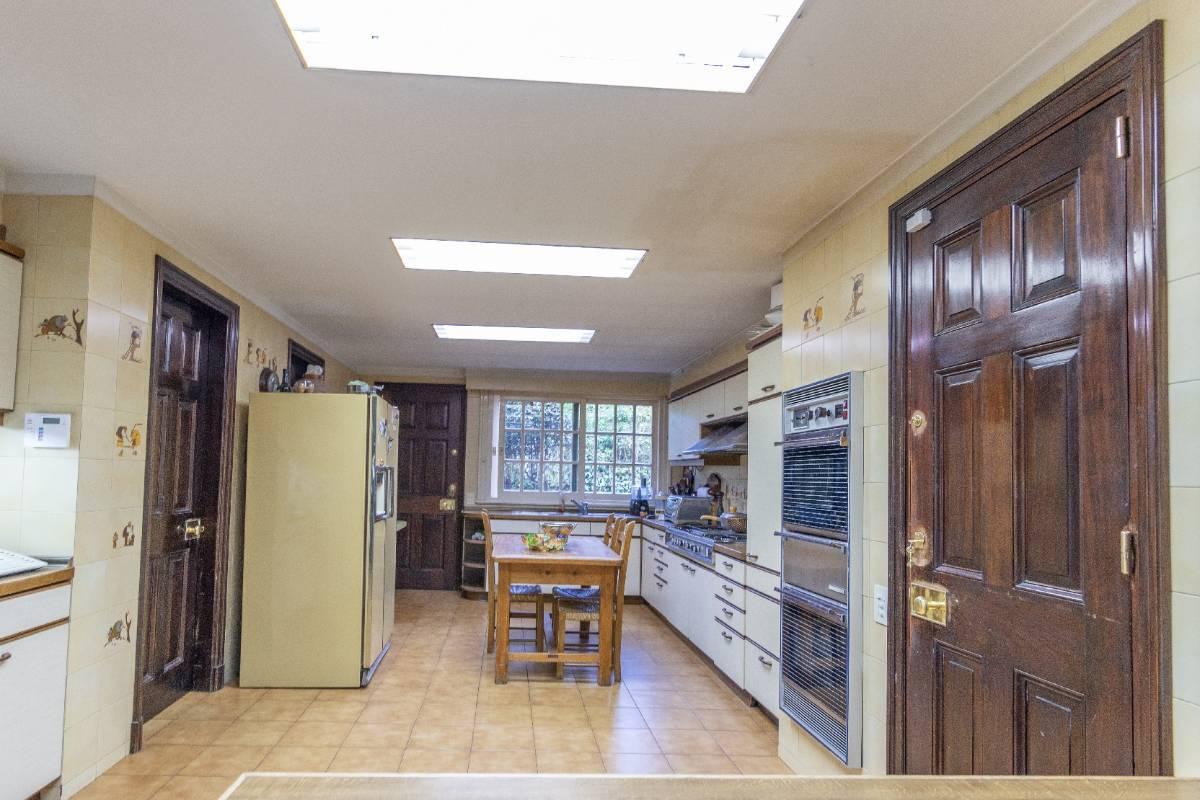 Excelente Residencia de Categoría, en Lomas de San Isidro 1