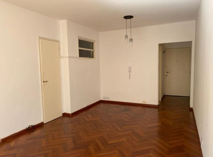 Amplio Monoambiente, divisible, 32 m2, s/ J. Hernández 2300 c/ bcón al fte 4
