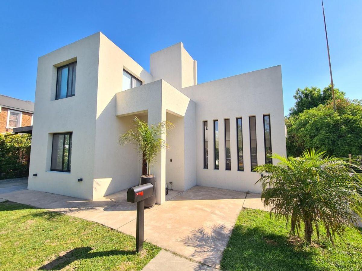 Casa Moderna , joven, muy luminosa, 3 dormitorios