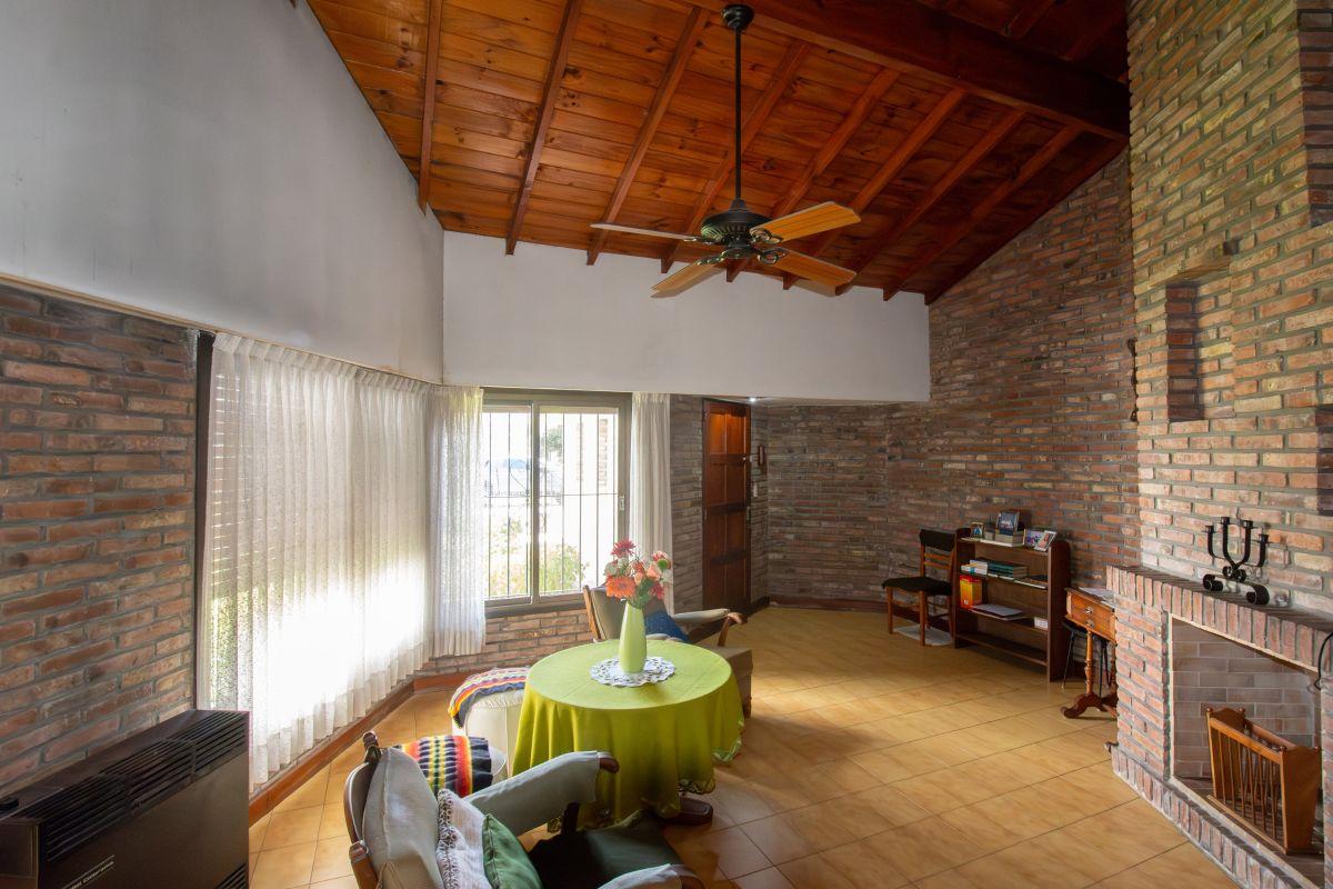 Foto de Chalet sobre lote de 312 m² con 2 dormitorios , jardín y fondo libre en, imagen 2