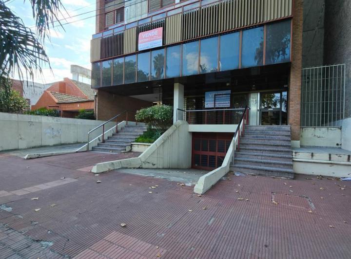 Amplísimas Oficinas con Estacionamiento Privado y Depósito en Venta 2
