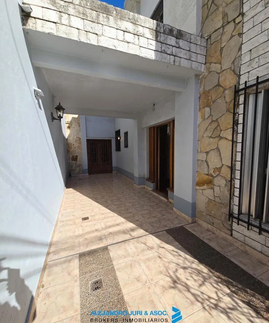 Eva Perón 7785 - Casa de Tres Dormitorios con Cochera en Venta 5