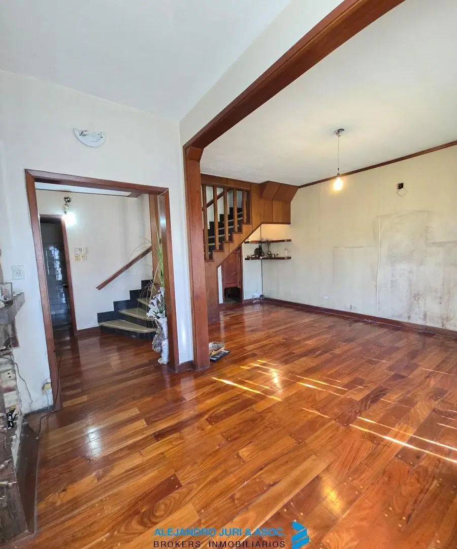 Eva Perón 7785 - Casa de Tres Dormitorios con Cochera en Venta 3