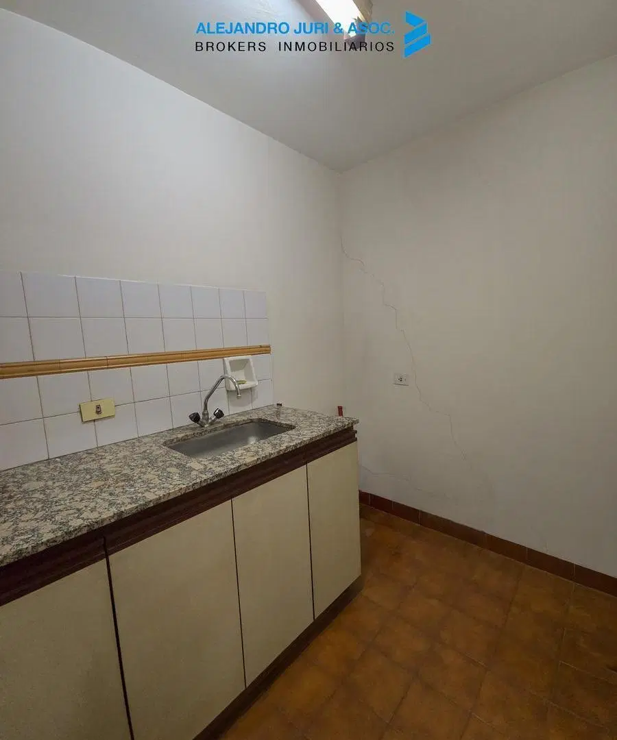 Local Comercial con Máxima Visibilidad en Pte. Roca 764 8