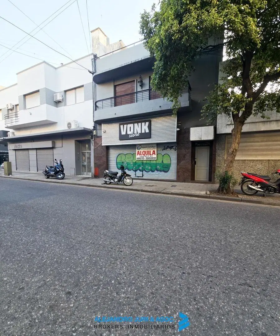 Pte. Roca 986 - Máxima Visibilidad y Amplitud en Local Comercial a la Calle 1