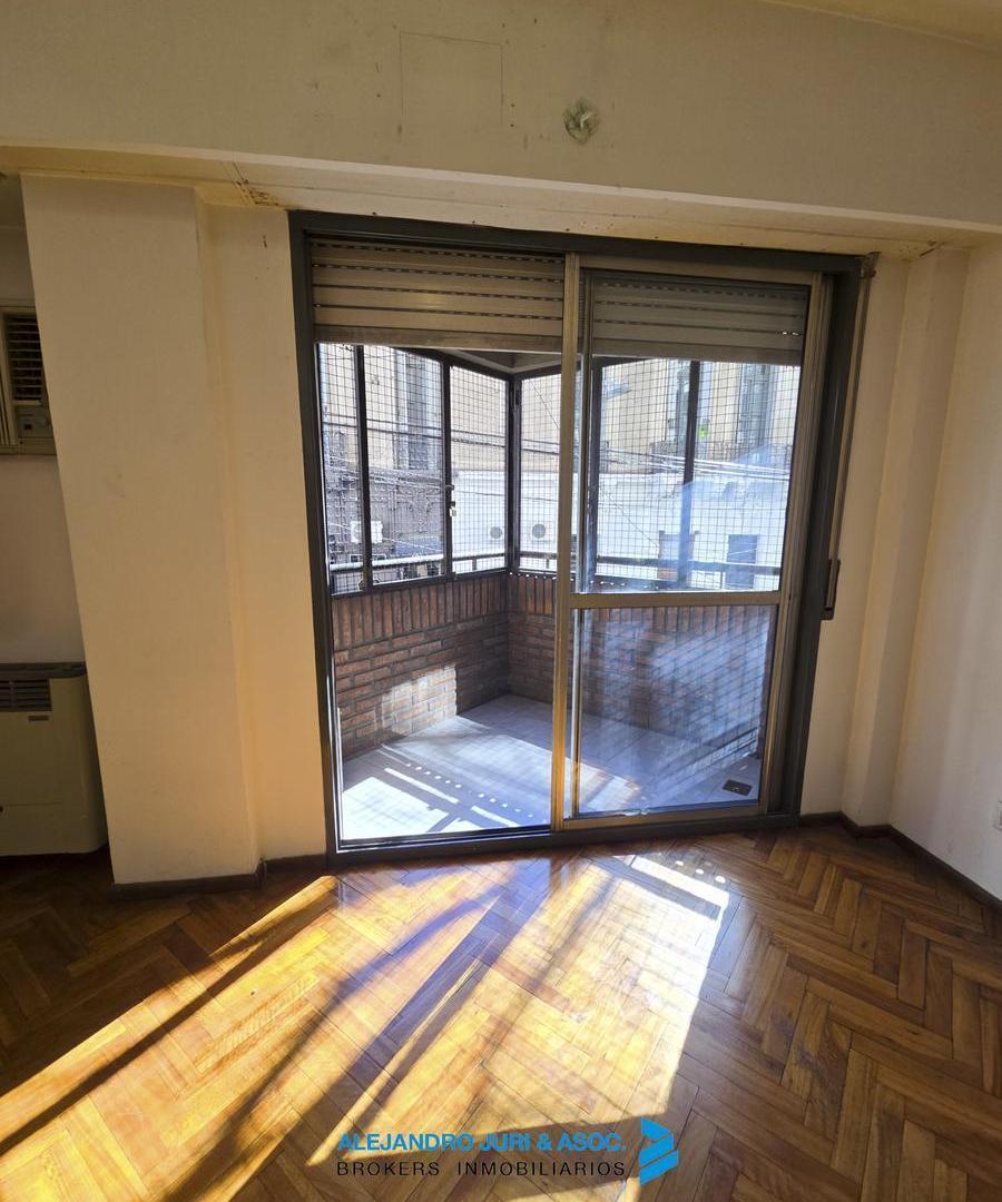 Foto de Amplitud, Balcón al Frente y Cocina separada: 2 Dormitorios en Alquiler, imagen 3