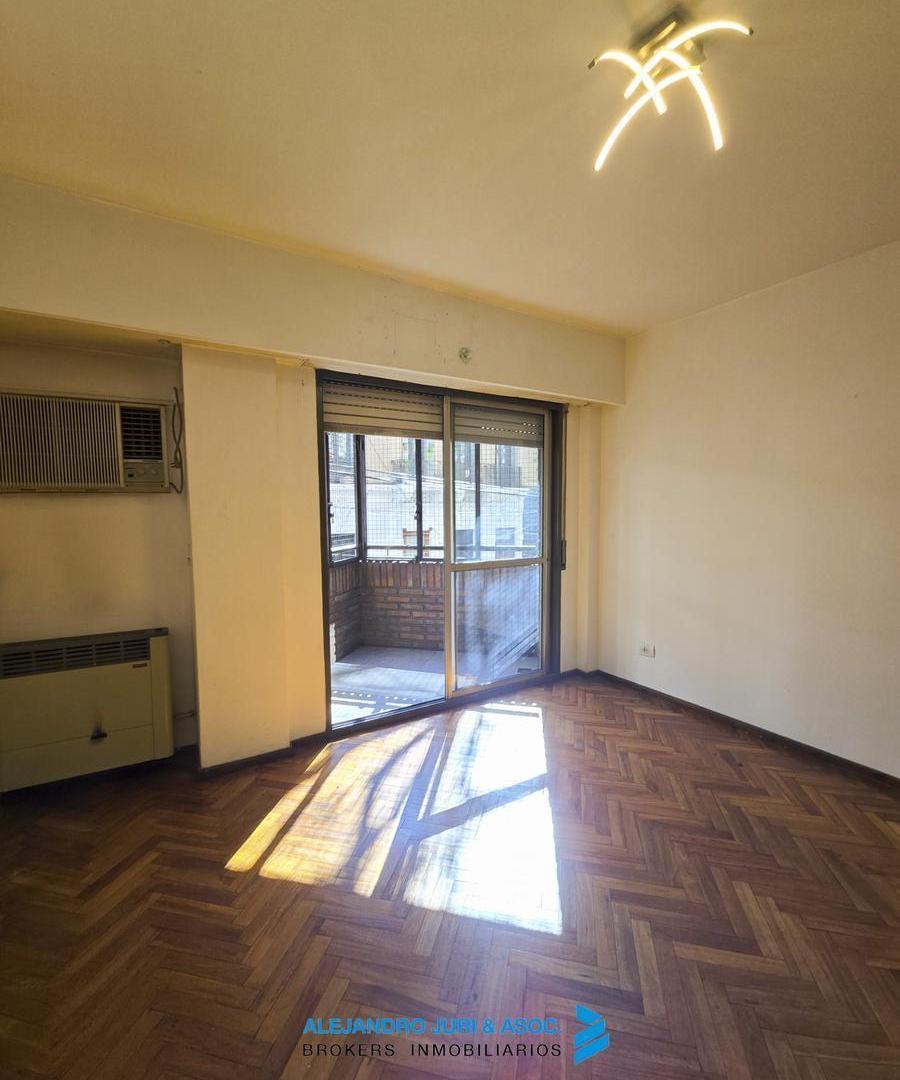 Foto de Amplitud, Balcón al Frente y Cocina separada: 2 Dormitorios en Alquiler, imagen 2