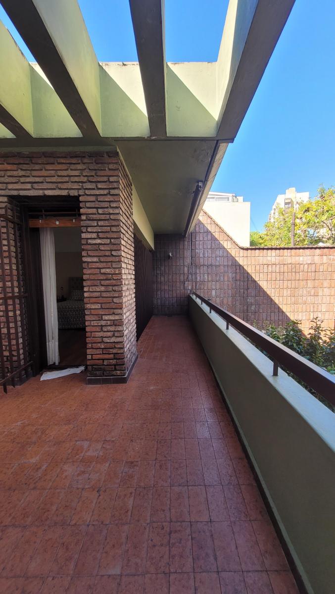Casa en Venta, 7 Ambientes y Cochera Para 4 Autos 5