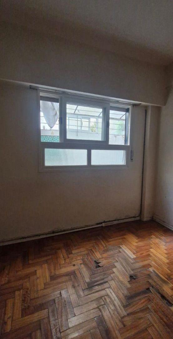 PB con patio en Chacarita, apto crédito para refaccionar a gusto !