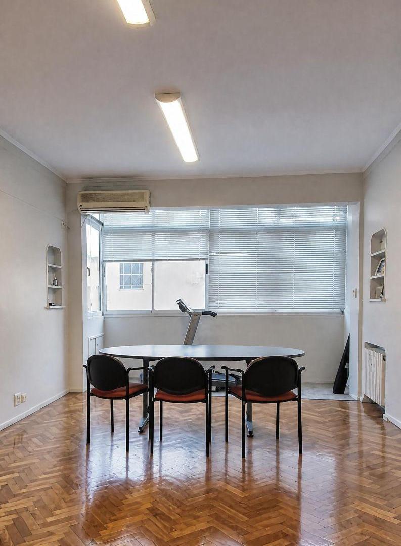 Foto de Departamento en edificio racionalista, excelente construcción, imagen 2