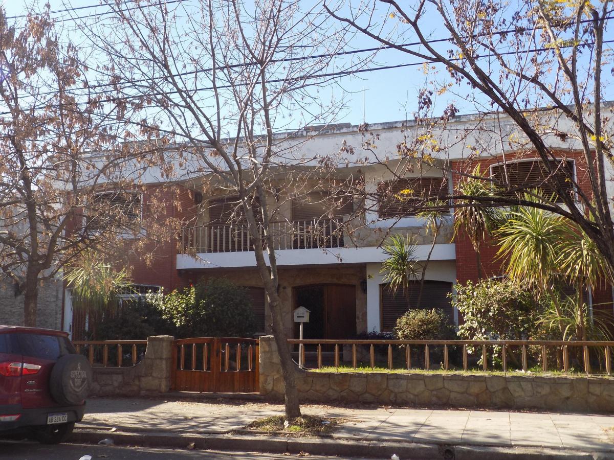 Excelente Casa Sobre 17. 32 m X 50 m 3