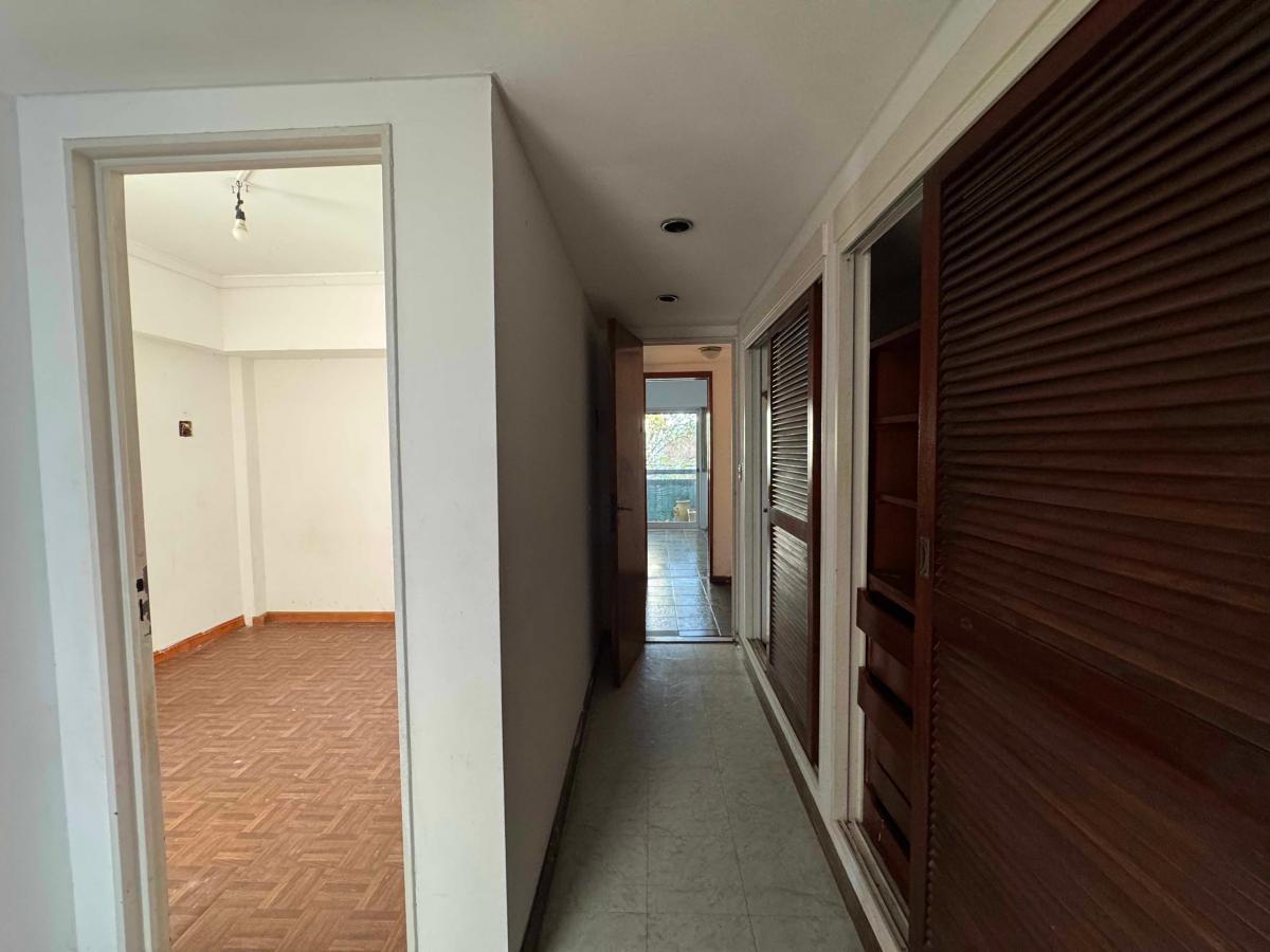Amplio Departamento 3 Ambientes con Baño y Toilette Balcón en Parque Chas Venta 3