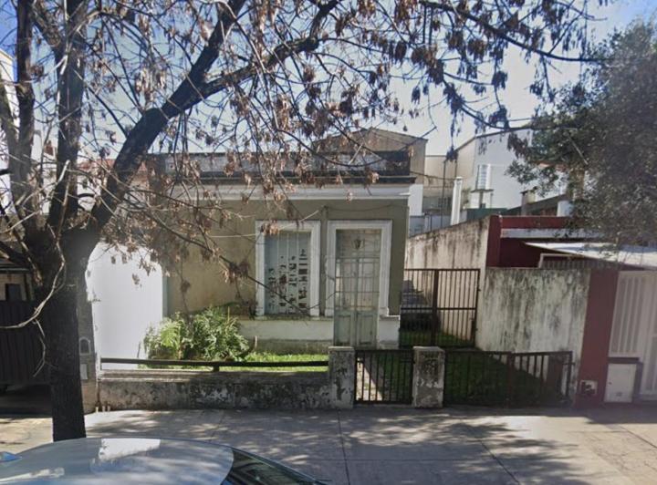 Casa sobre lote Propio a refaccionar Terreno 8.66 X 37.64 Venta Villa Urquiza 2