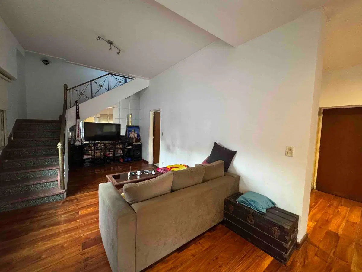 Gran Casa Sobre Lote Propio En Esquina Con Terraza, Parrilla Y Cochera En Villa Devoto En Venta 1