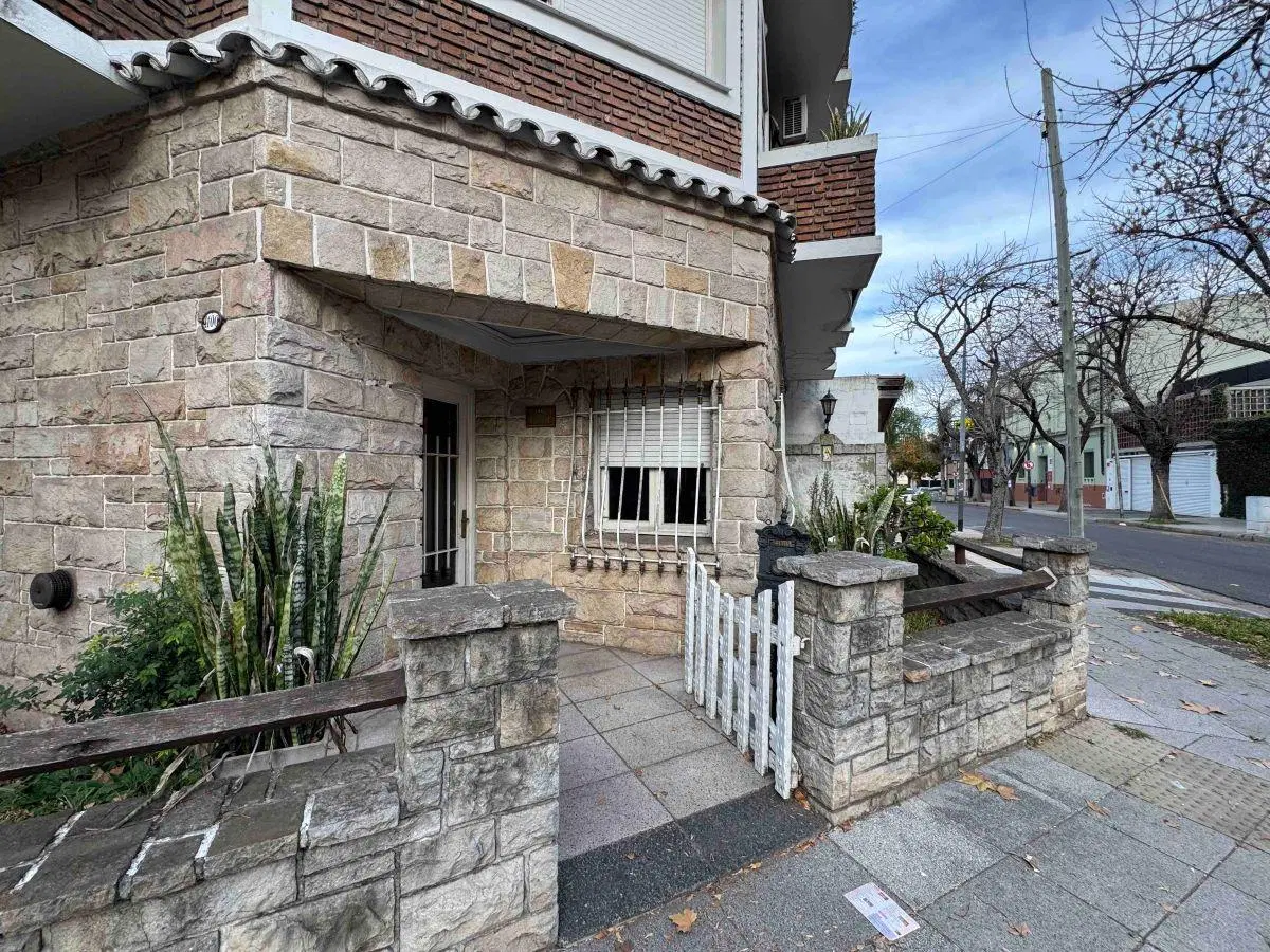 Gran Casa Sobre Lote Propio En Esquina Con Terraza, Parrilla Y Cochera En Villa Devoto En Venta 4