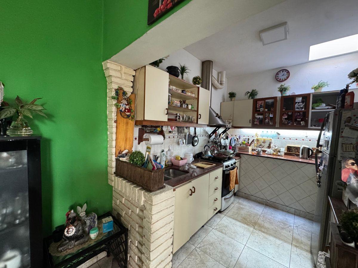 Foto de Casa lote propio con terraza en Parque Chas en venta, imagen 4