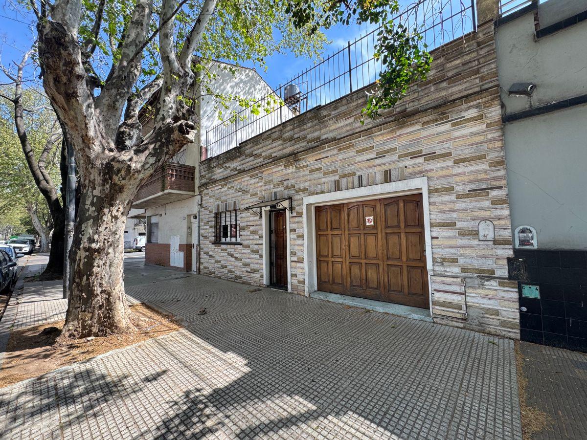 Foto de Casa lote propio con terraza en Parque Chas en venta, imagen 1