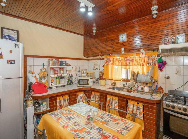 VENTA CASA 2PLANTAS PILETA QUINCHO COCHERA ALTILLO 5