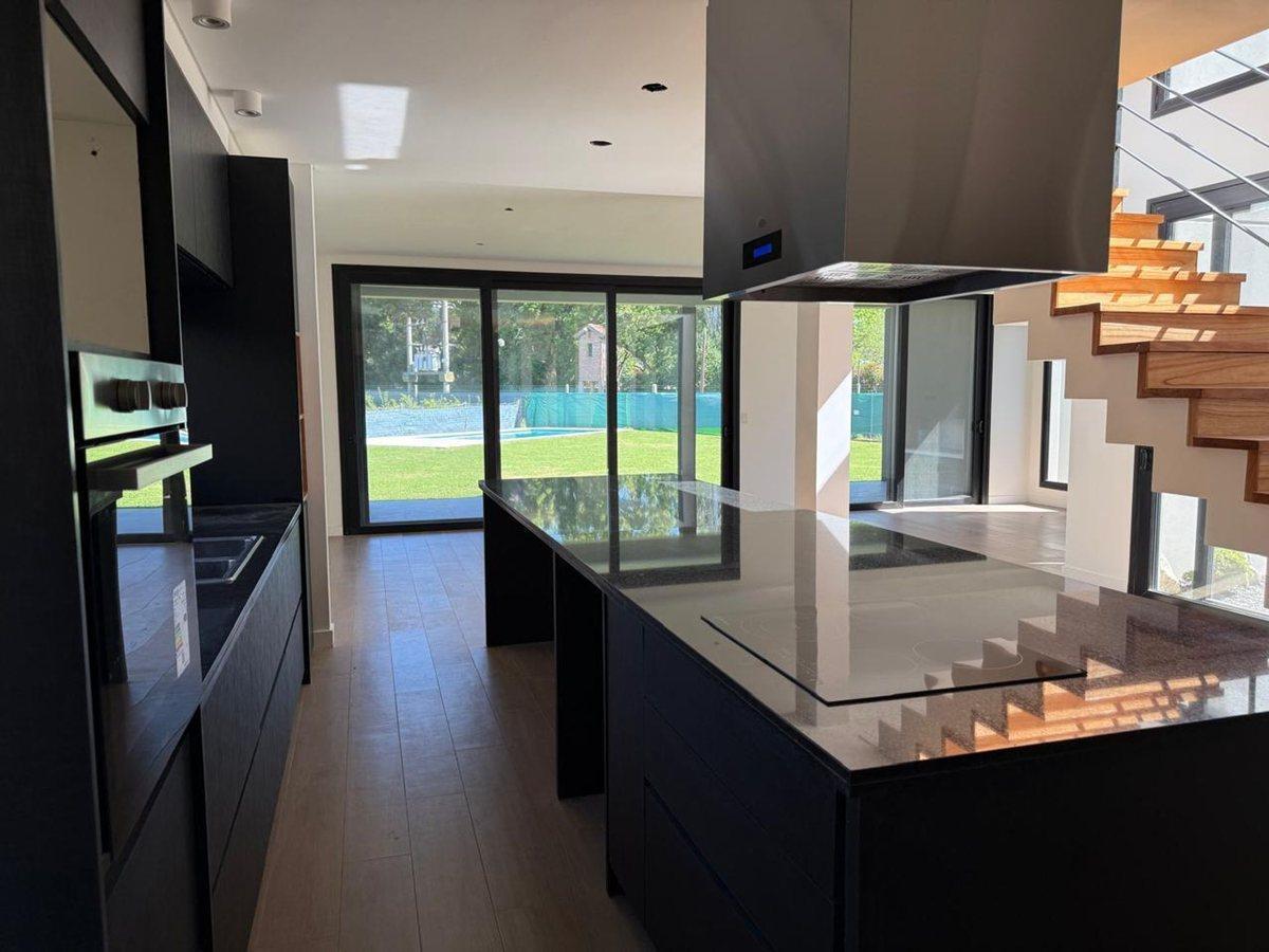 Casa a estrenar en Ayres Plaza