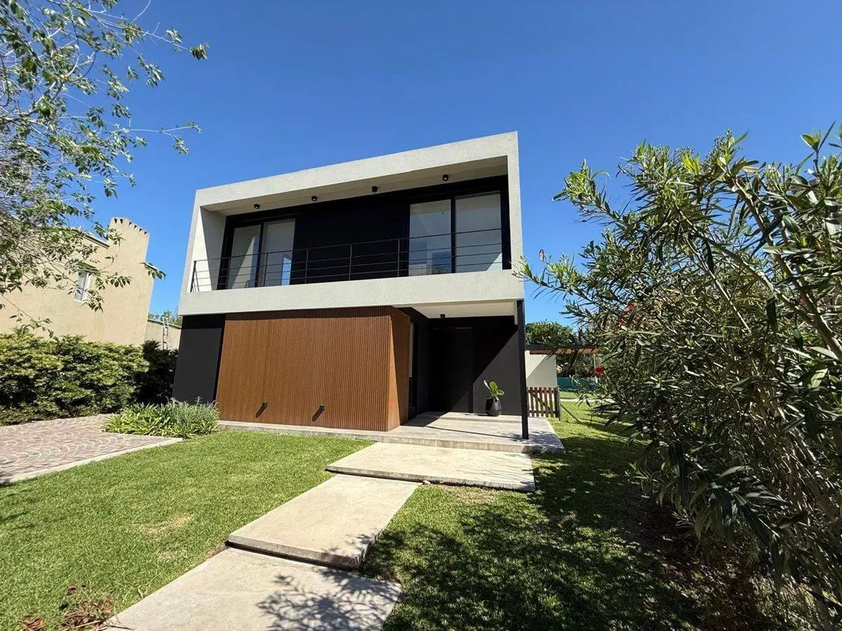 Casa a estrenar en Ayres Plaza 3