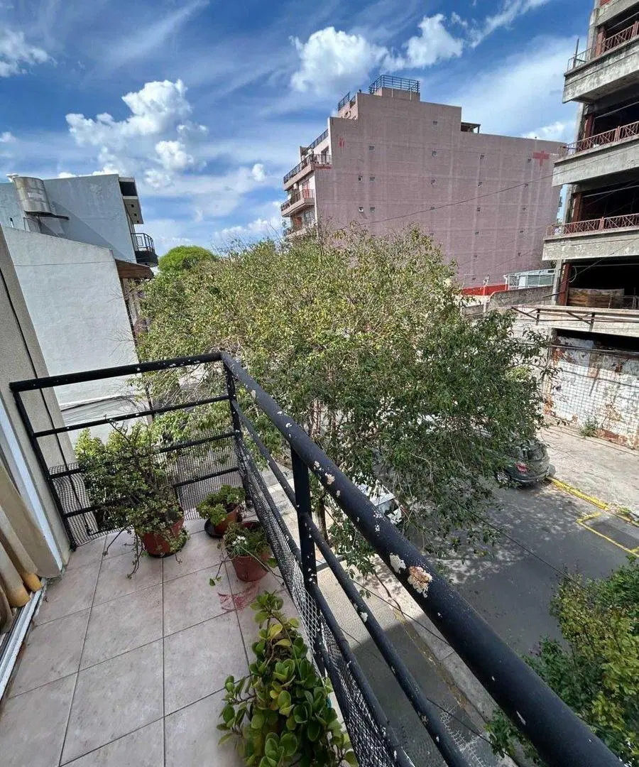 VENTA DEPTO 2 AMBIENTES CON BALCON - MONTE CASTRO 4