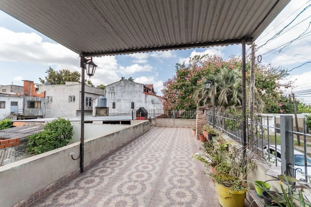 CASA CON JARDIN, TERRAZA Y QUINCHO en Jose C Paz 2