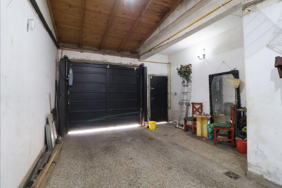 CASA 3 AMBIENTES CON TERRAZA Y DOS COCHERAS