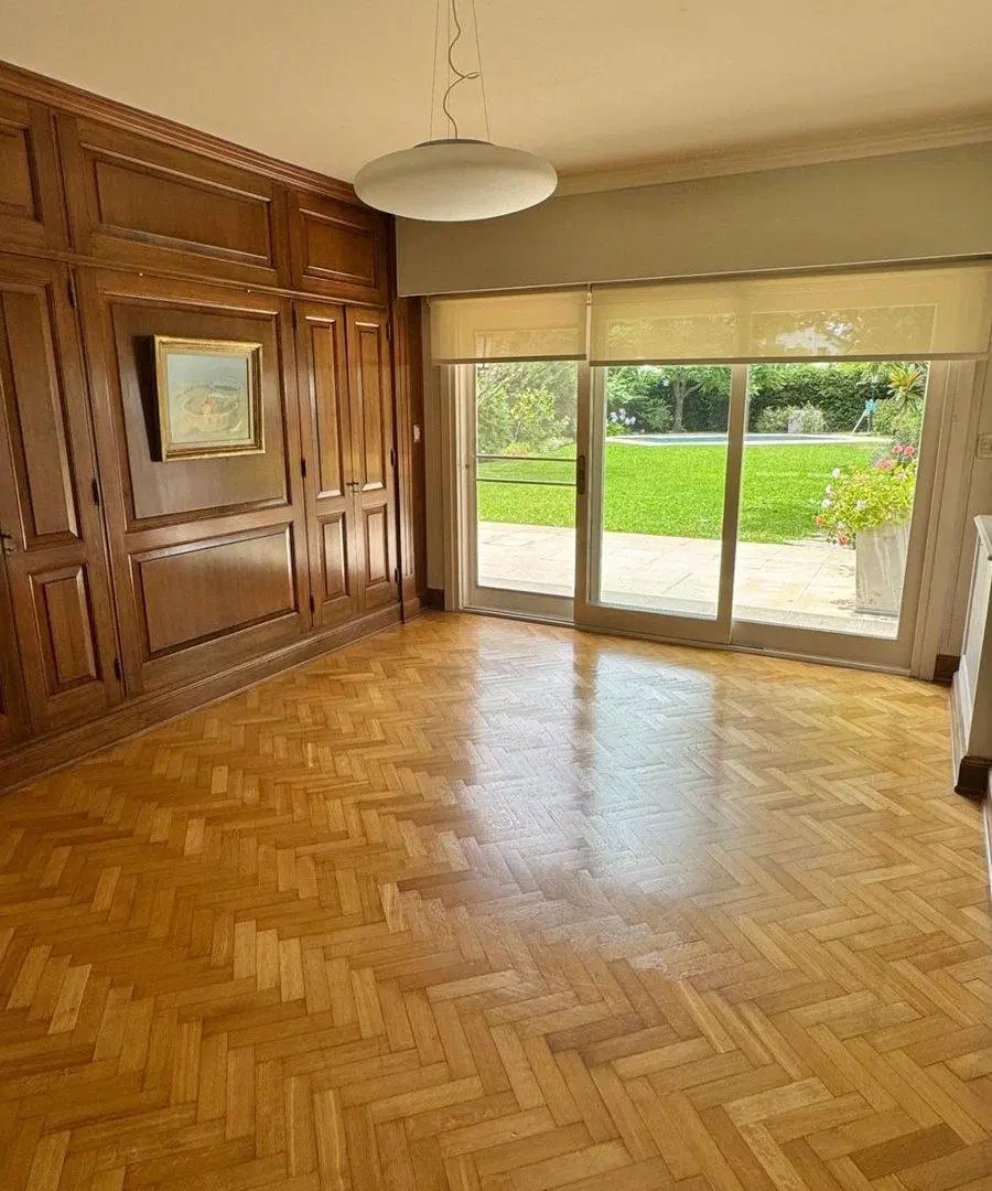 Venta casa en Acassuso con jardin/pileta/garage. 2