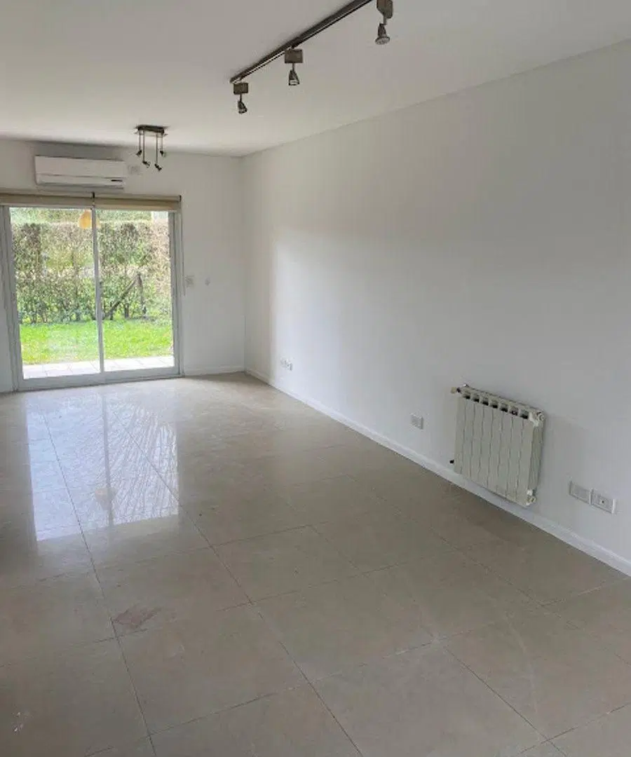 VENTA 4 AMBIENTES C/JARDIN - COCHERA APTO CREDITO 4