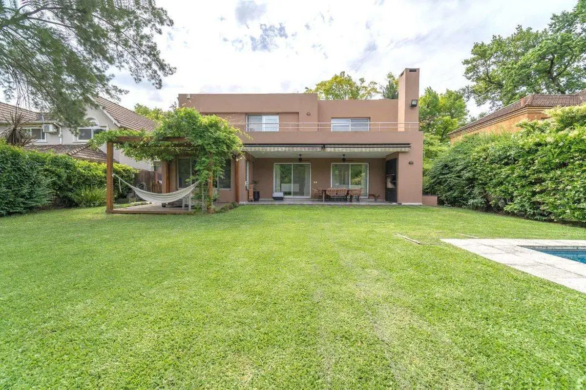 Venta Casa Barrio Los Laureles, Pilar 2