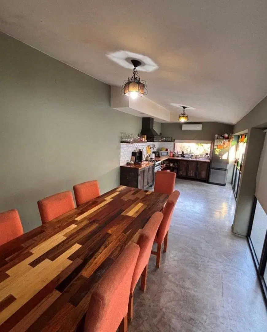CASA 4 AMBIENTES CON PILETA COCHERA EN LOTE 408 m2 2