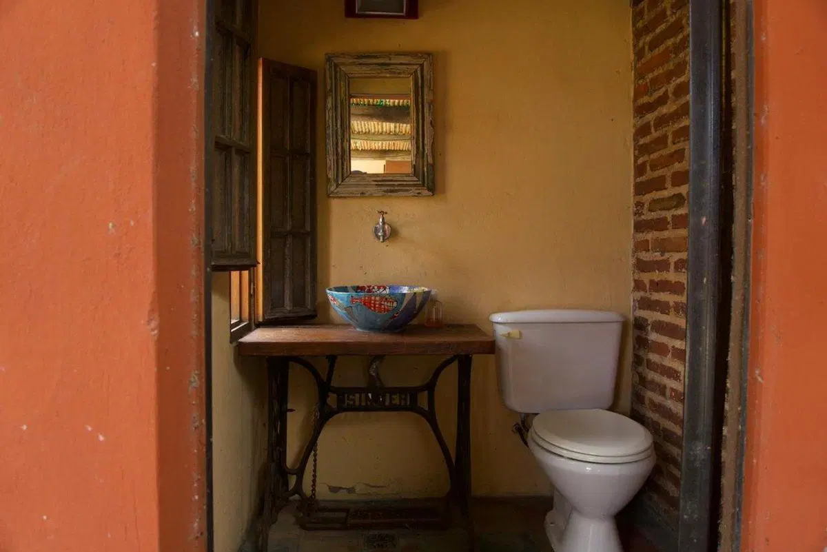 CASA 4 AMBIENTES CON PILETA COCHERA EN LOTE 408 m2 5