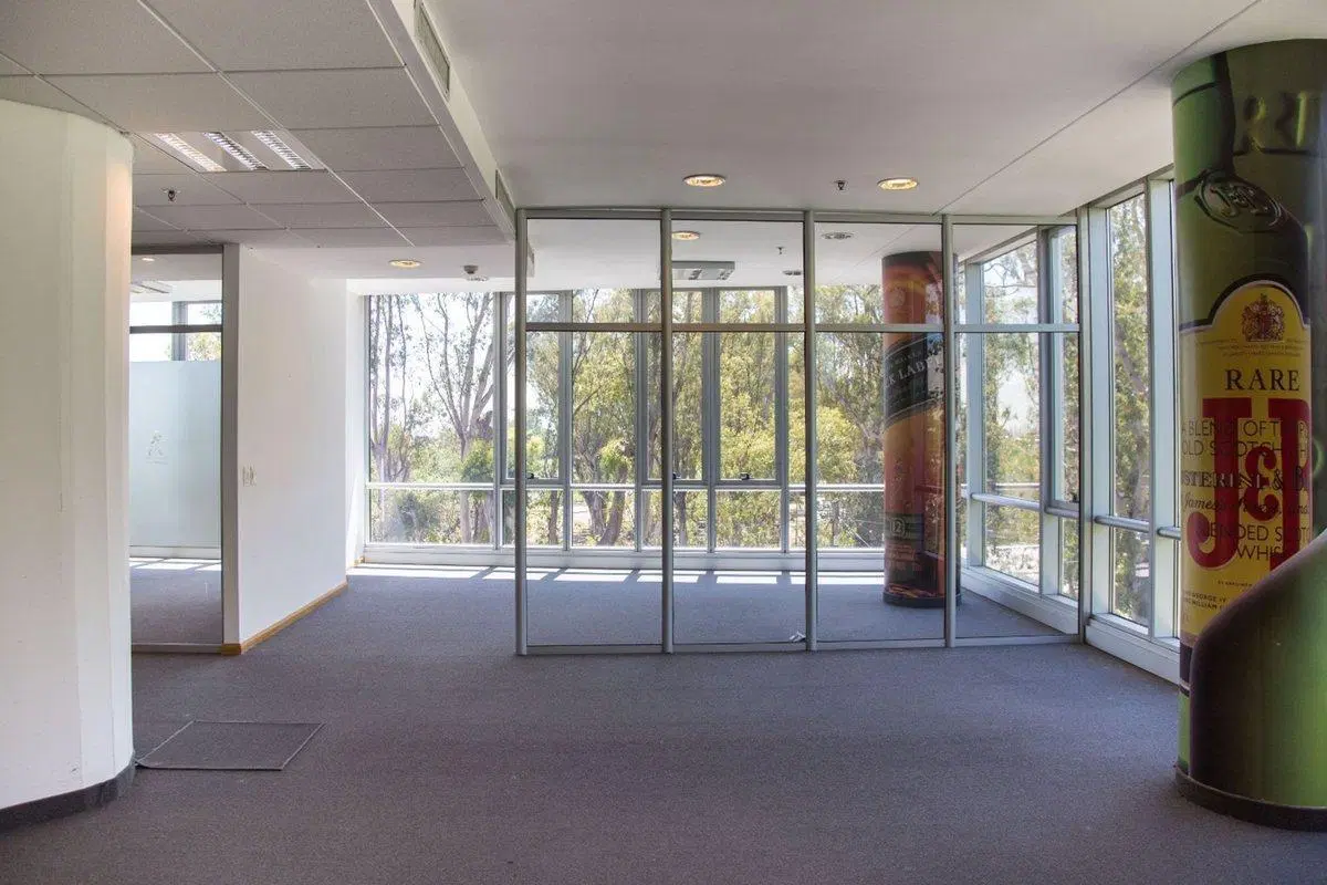 OFICINAS 960 m2 PLANTA LIBRE   OLIVOS 18 cocheras 4