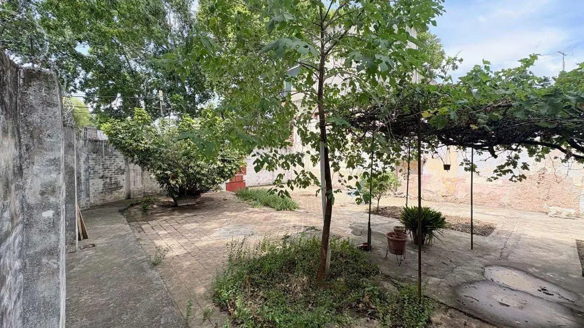 Venta casa gran lote en Chilavert 2